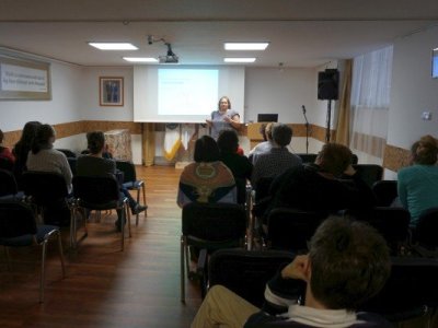 "Adj Esélyt A Szeretetnek" előadás – 1. kép