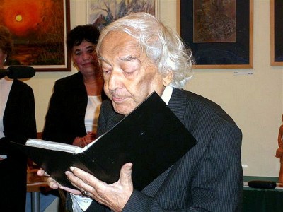 Jáki Ferenc versét olvassa a Békeház